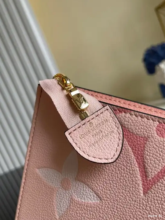 VUITTON LOUIS POUCH TOILETRY 26 0615